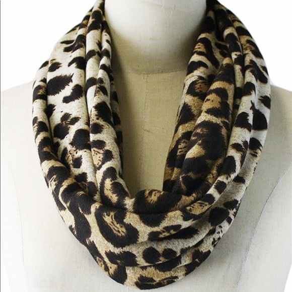•LAST ONE• Tan Leopard Infinity Scarf - Picture 3 of 6